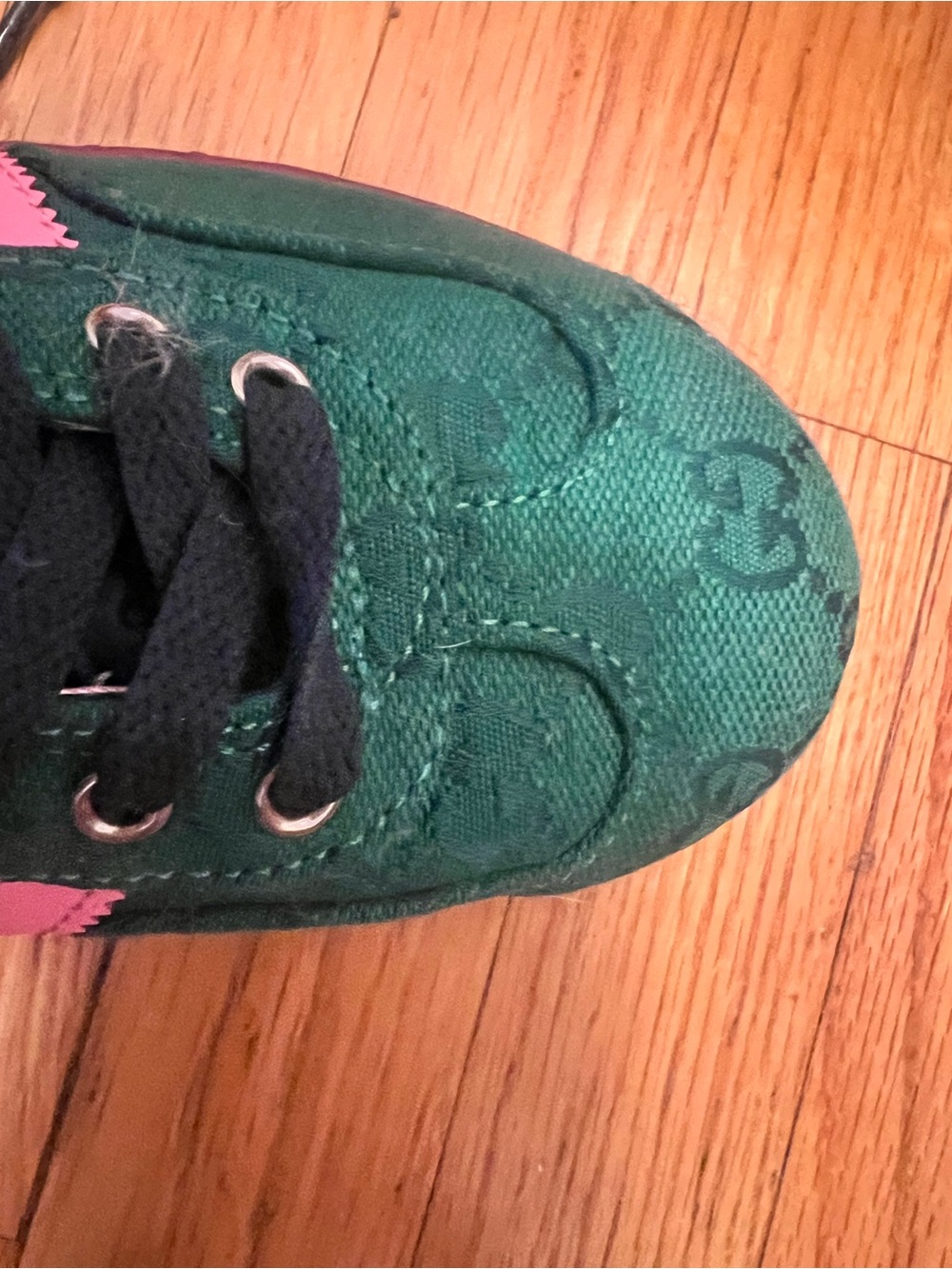 Gucci Green Sneakers with Pink Stripes - Picture 5 of 8